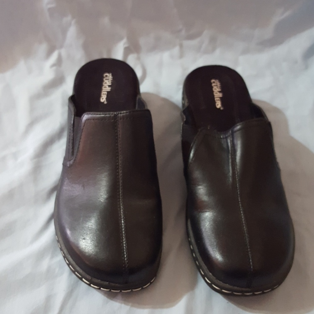womens 7 1/2W black slip on shoes